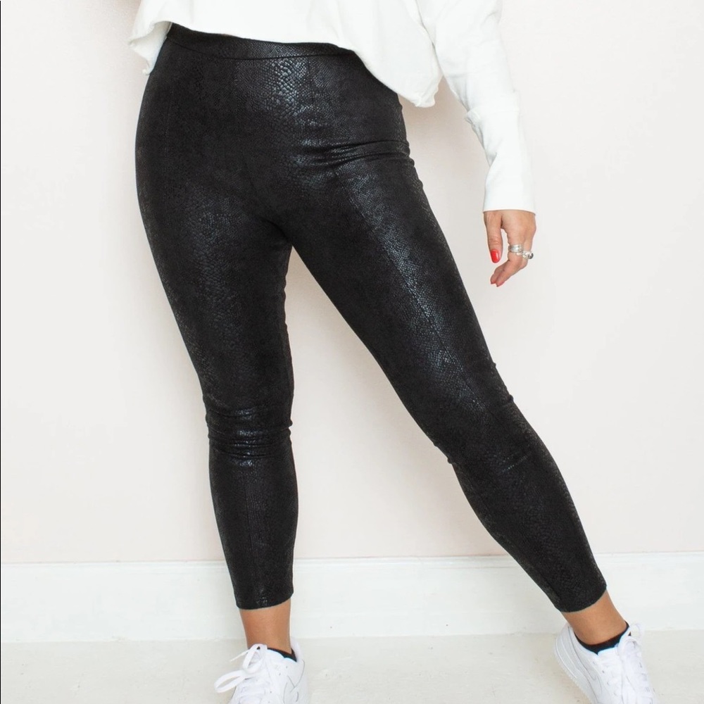 Snake Skin Leggings - Black - Molly Green - Small